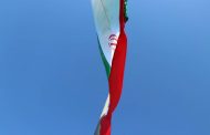 همزمان با آغاز دهه مبارک فجر پرچم جمهوری اسلامی ایران به اهتزاز در آمد
